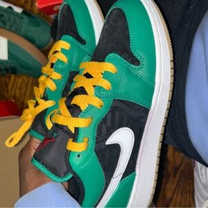 Nike Kids Green and Black Sneakers with Yellow Laces